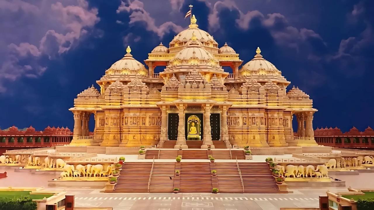 Pilgrimages: Swaminarayan Akshardham and Humayun’s Tomb